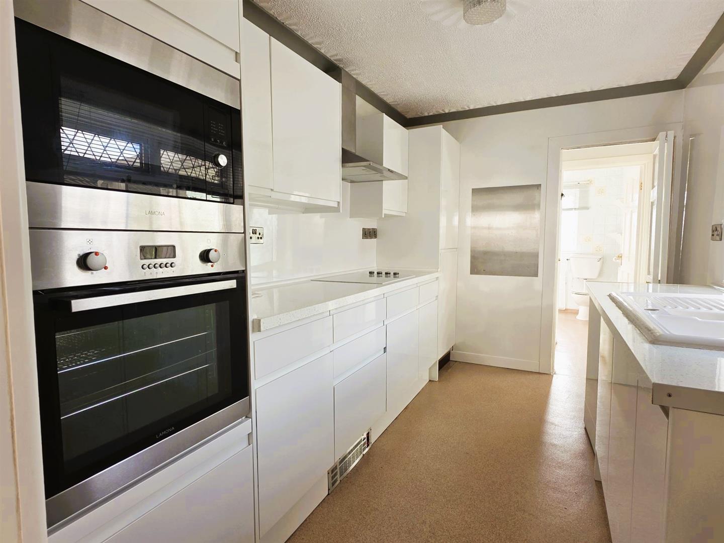 Marble Hall Road, Llanelli, SA15 1NN